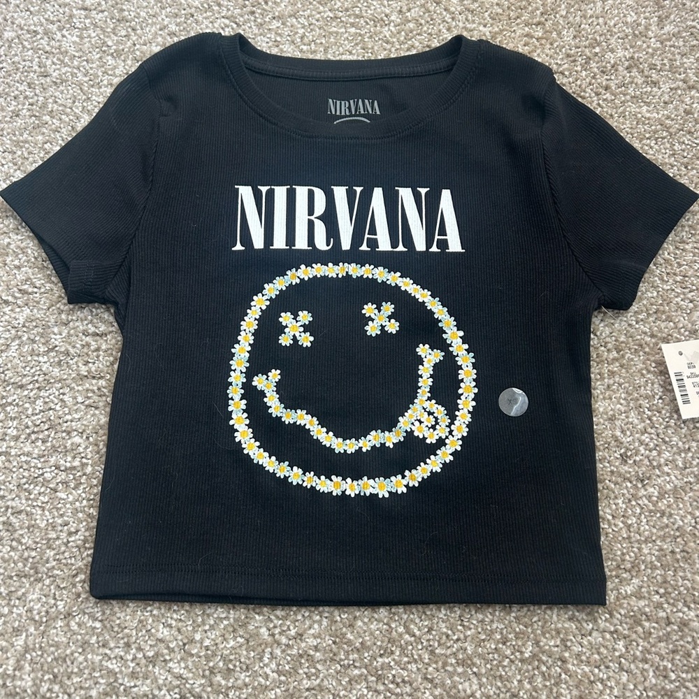 Nirvana women’s cropped tee NWT medium